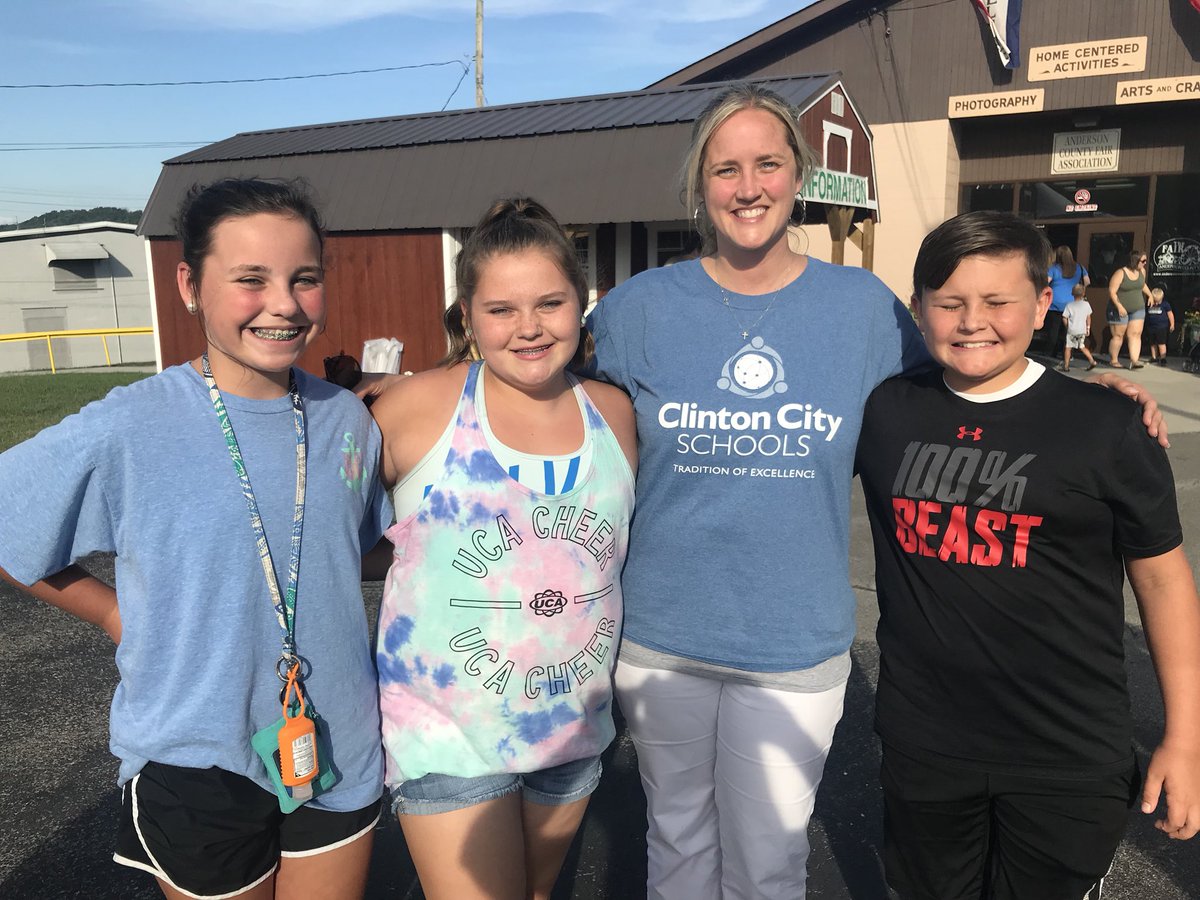 ClintonCity_CCS's tweet photo. https://t.co/1H4rFWiFD5 got to see some of her CES kiddos at the fair- past and present!! #ACFair https://t.co/8QS7dczDsp