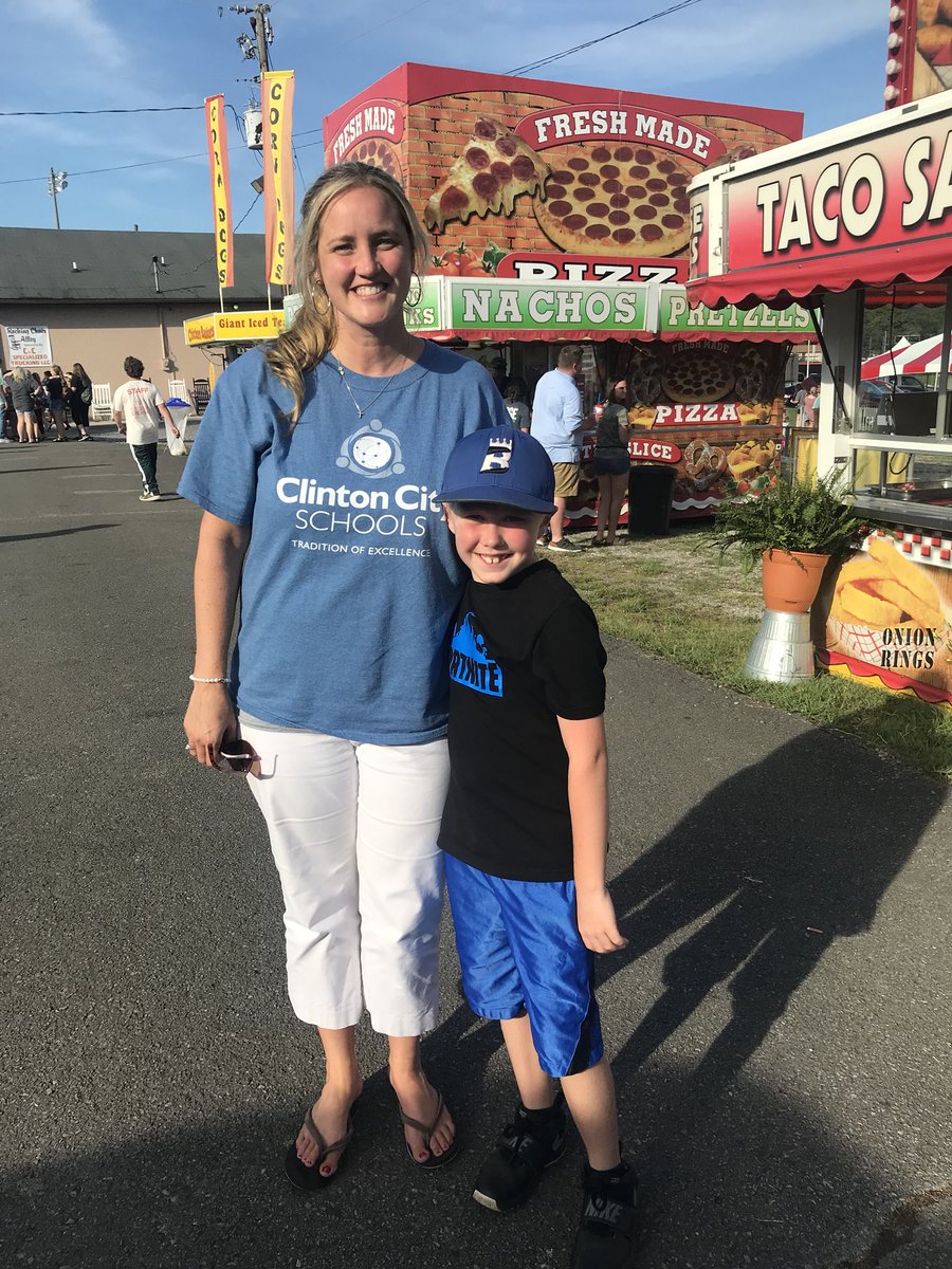ClintonCity_CCS's tweet photo. https://t.co/1H4rFWiFD5 got to see some of her CES kiddos at the fair- past and present!! #ACFair https://t.co/8QS7dczDsp
