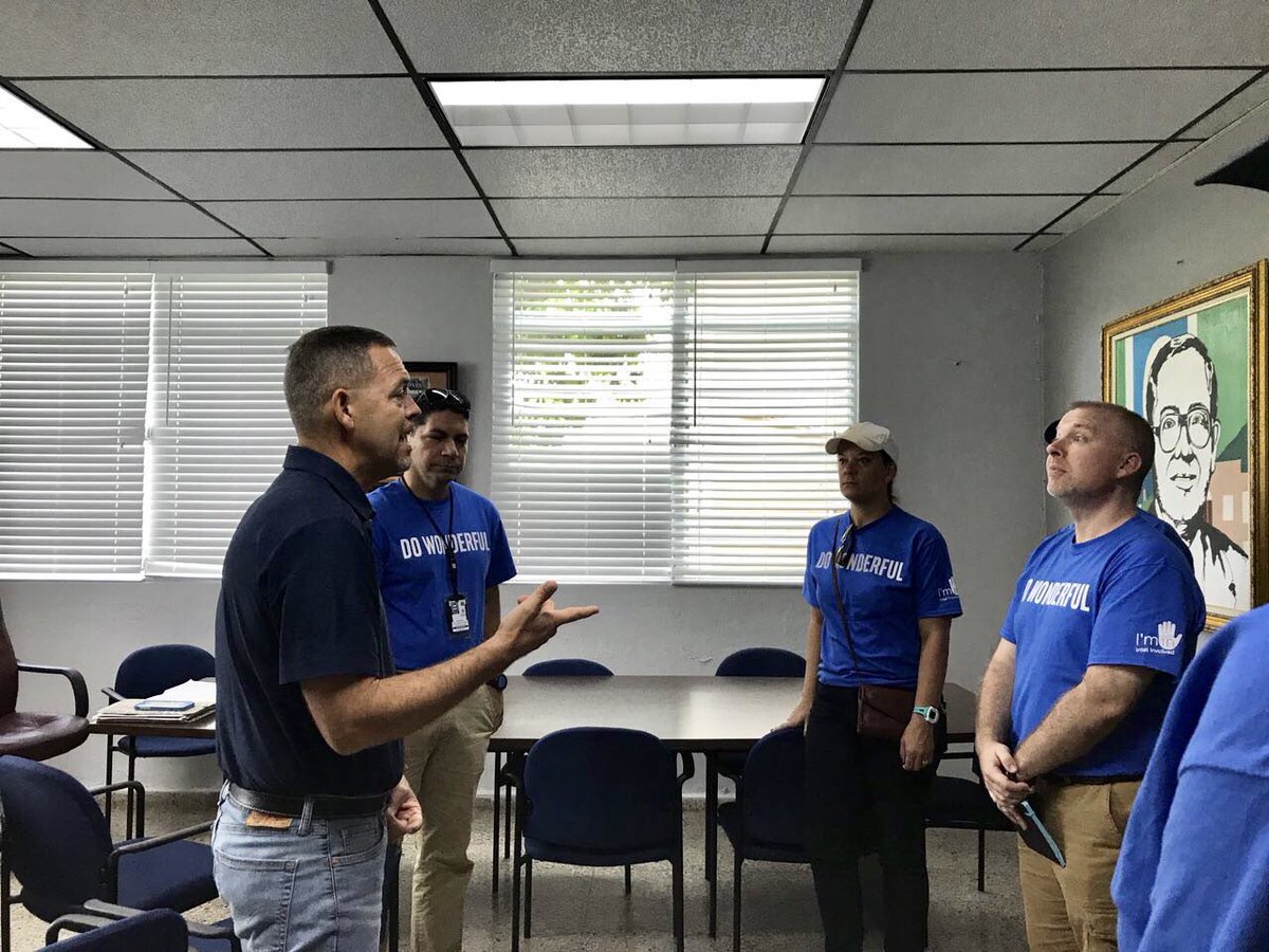 luisar8prcio's tweet image. Reunido junto al Alcalde de #Orocovis Jesús Colón y el equipo técnico de @intel discutiendo iniciativa comunicación satelital #TechPod #Innovation @prstateits @ricardorossello