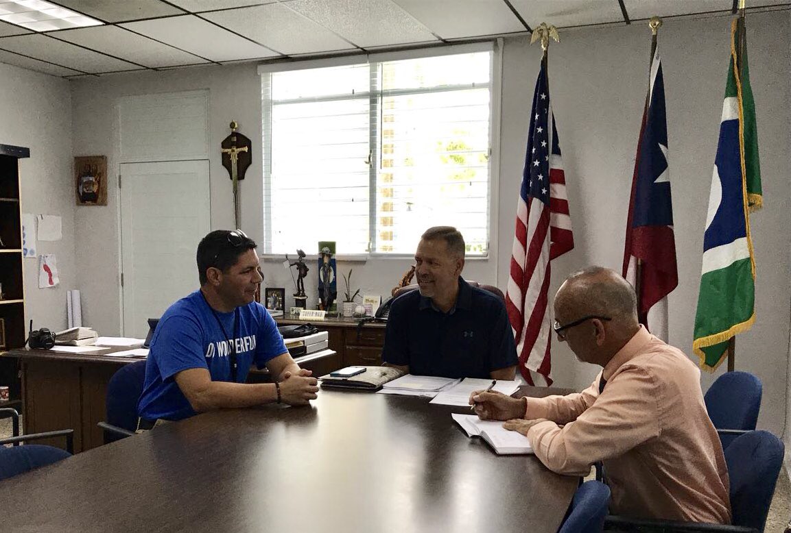 luisar8prcio's tweet image. Reunido junto al Alcalde de #Orocovis Jesús Colón y el equipo técnico de @intel discutiendo iniciativa comunicación satelital #TechPod #Innovation @prstateits @ricardorossello