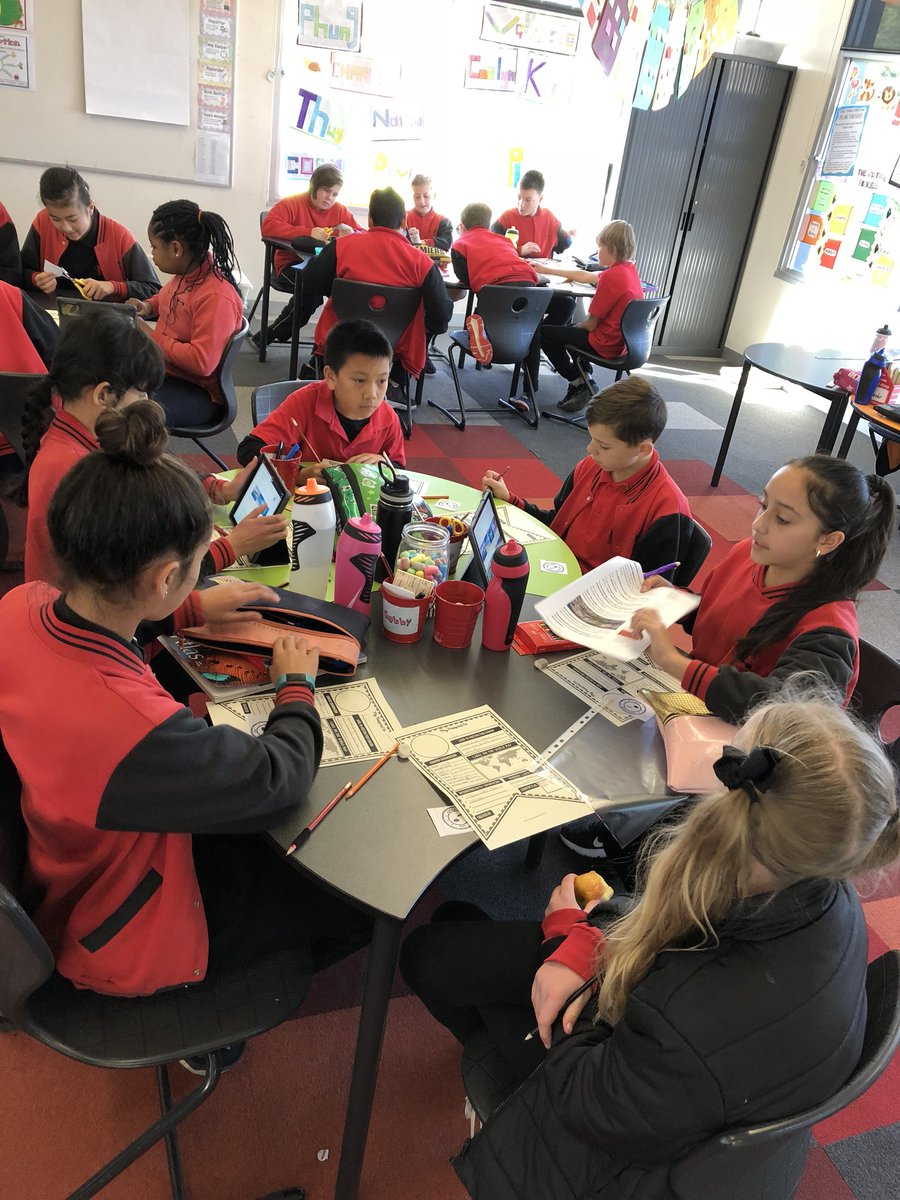 MonmiaPS's tweet photo. Who are Australia’s neighbouring countries? The 5/6s are on an express trip to 🇨🇳, 🇫🇯, 🇮🇩 and 🇹🇭! #collaborativegroupwork #inquiryreadingwritingICT 🌏🛩⛴😊 @MonmiaPS https://t.co/Y9pa73plKv