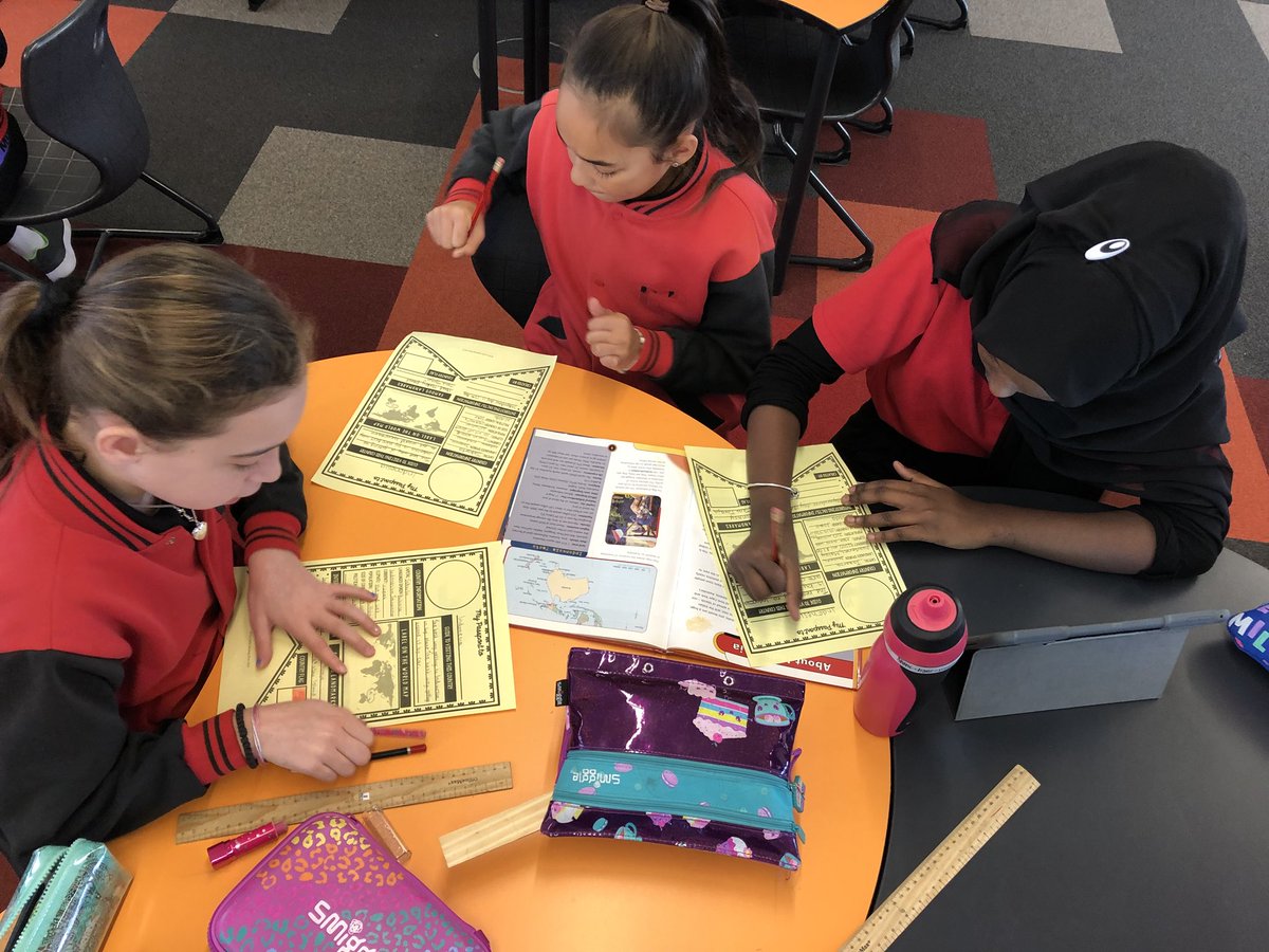 MonmiaPS's tweet photo. Who are Australia’s neighbouring countries? The 5/6s are on an express trip to 🇨🇳, 🇫🇯, 🇮🇩 and 🇹🇭! #collaborativegroupwork #inquiryreadingwritingICT 🌏🛩⛴😊 @MonmiaPS https://t.co/Y9pa73plKv
