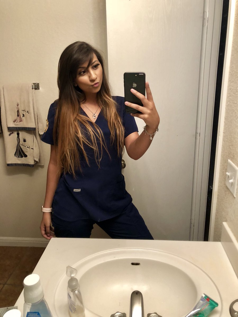 jazminsrn's tweet photo. “I’m giving up 2 years of my life to learn how to save yours” 👩🏽‍⚕️💉 #2moresemesters https://t.co/S3kiQwIY6w
