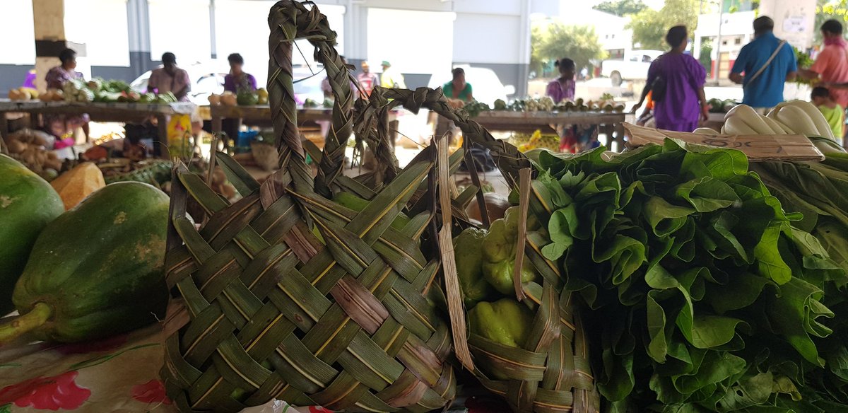Going local all the way in #Luganville #market #Vanuatu 😍!! #NoPlasticBag #LocalPackaging #MarketsForChange