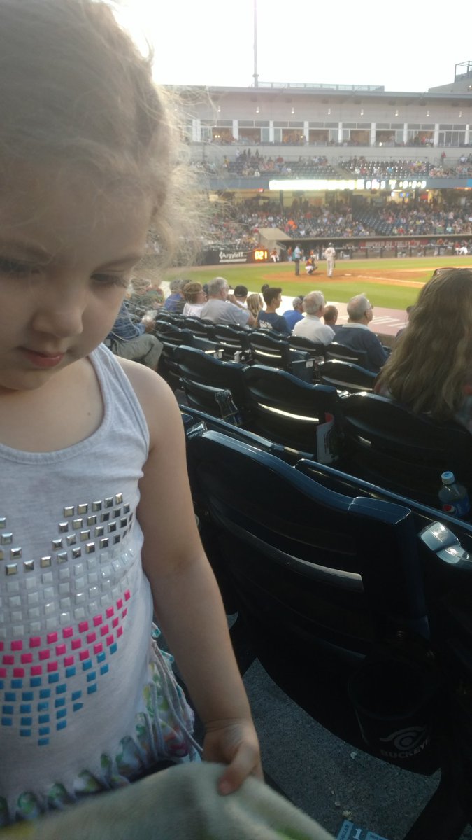 afamilyofgod's tweet photo. Baseball girl #mudhensgameday https://t.co/vSgnxSFJtY