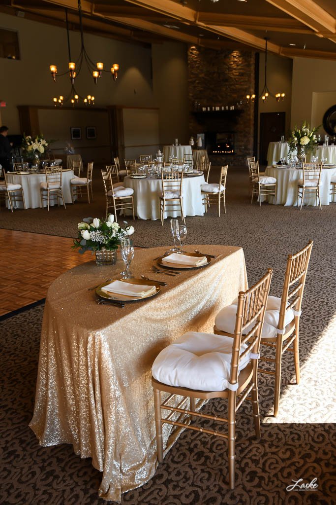 OakTree_CC's tweet photo. Wedding Wednesday!  What are your thoughts?  Do you prefer a sweetheart table where the bride and groom are seating just with each other, or a head table where the entire bridal party is seated together?

Photo by Laske Images - Wedding Photography https://t.co/hJQIZGxZjW