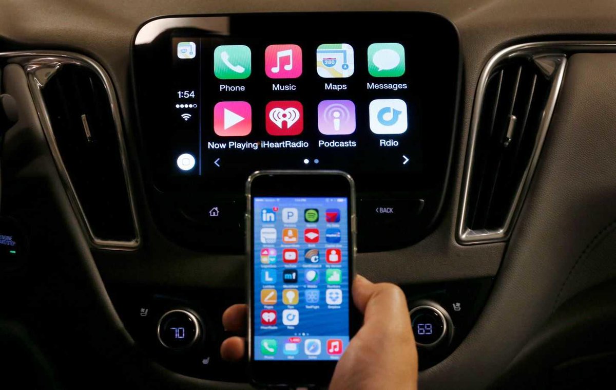 TXDrivingSchool's tweet photo. Will simpler infotainment systems help reduce distracted driving? https://t.co/lV0O6Gnqph https://t.co/y0msjEPkYU