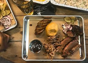 one90smokedmeat's tweet photo. Keep it simple (yet classy) with a meat plate! #one90 #bbq #dallaseats #dalasbbq https://t.co/RxGpFwxgeD