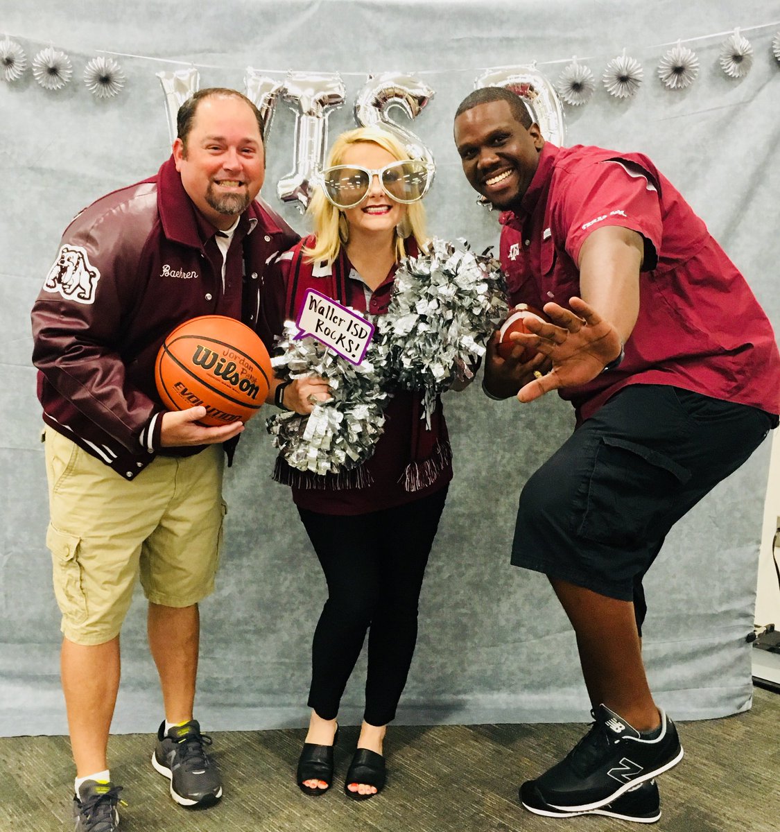 AngieKDavis19's tweet photo. All star leadership team @WallerISD Waller JH! They sure know how to get the job done! #leadersinaction #WISDadmin18 https://t.co/S6LNFhkpPf