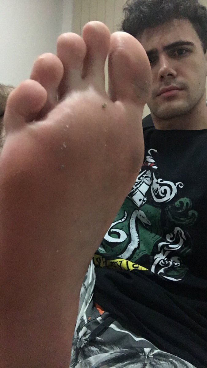 alphadavid21's tweet photo. Good night losers #alphamale #footfetish https://t.co/jWa3IJgYKj