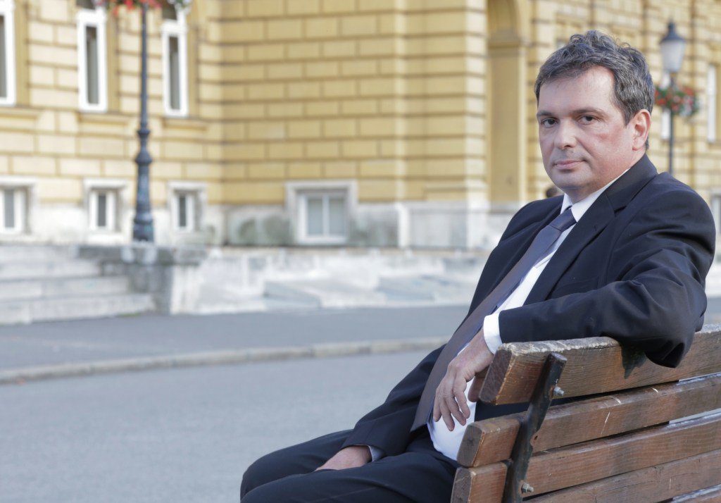 IntervjuHR's tweet photo. Đuro Lubura: “Samo slobodno tržište može dovesti do razvoja i boljih cijena” https://t.co/be0fsfQGjR https://t.co/lbUULXCjj3
