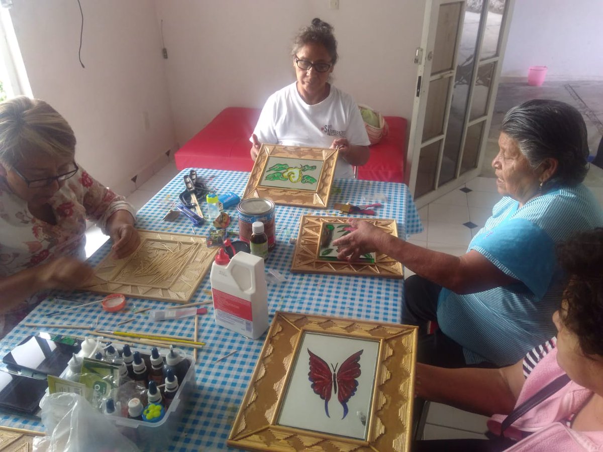 Alc_Iztapalapa's tweet photo. Con el grupo de adultos mayores "Voces de Primavera" de Territorial Estrella, realizamos taller de pintura.
#ConelPoderDeLaSabiduria https://t.co/I742XtTfUM