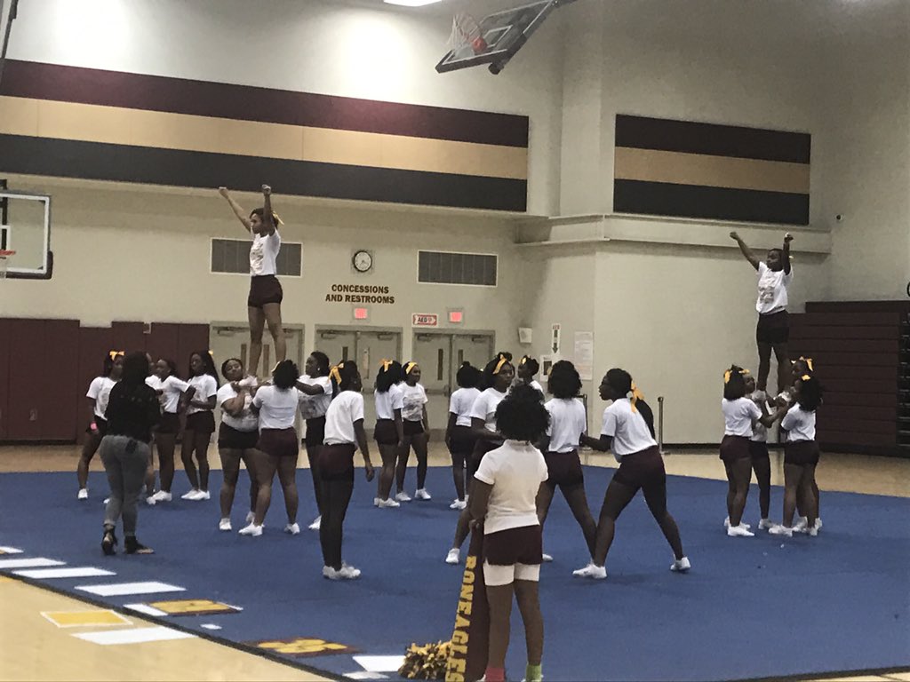 MCD35FOOTBALL's tweet photo. McD 35 cheer had a great friends and family night !!! Keep up the GREAT WORK !!! https://t.co/4H9aO9R2yR