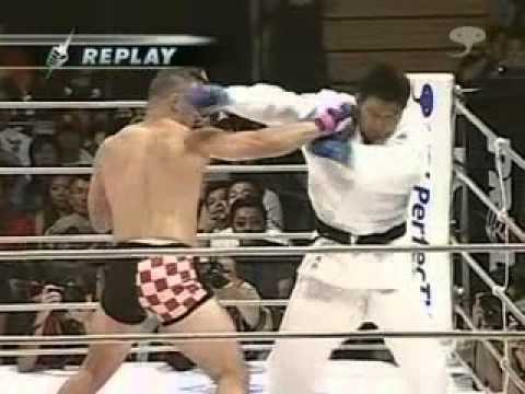 July 19, 2002 16 years ago today, Mirko Cro Cop defeated Shungo Oyama via TKO due to punches at 1:00 of the 1st round at Pride Bushido 4. The win was the second of a seven-fight win streak that earned @CroCopMMA a Pride Heavyweight title shot against Fedor Emelianenko.