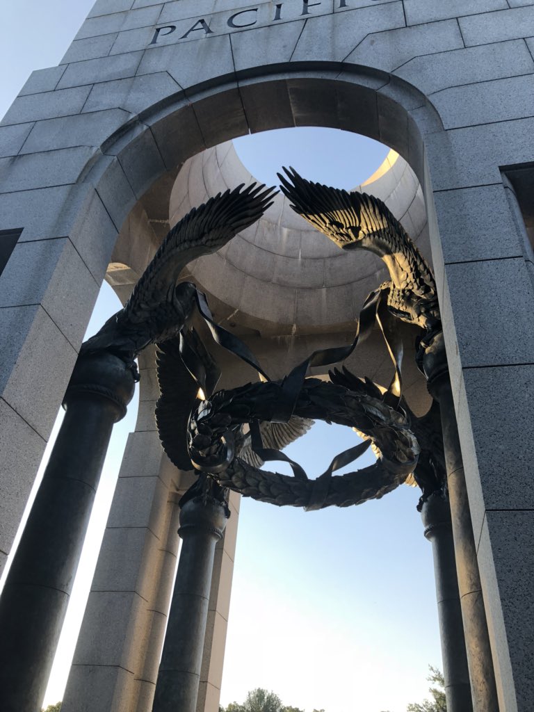 Keats_SCDSB's tweet photo. DC on foot walking tour! WWII memorial! @EJuly2018 @TeamEduTravel #spiritofamerica #edutravel2018 https://t.co/kyyoBpTe8A