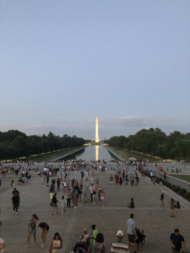 Keats_SCDSB's tweet photo. DC on foot walking tour! Lincoln memorial! @EJuly2018 @TeamEduTravel #spiritofamerica #edutravel2018 https://t.co/wnK29qzg5l