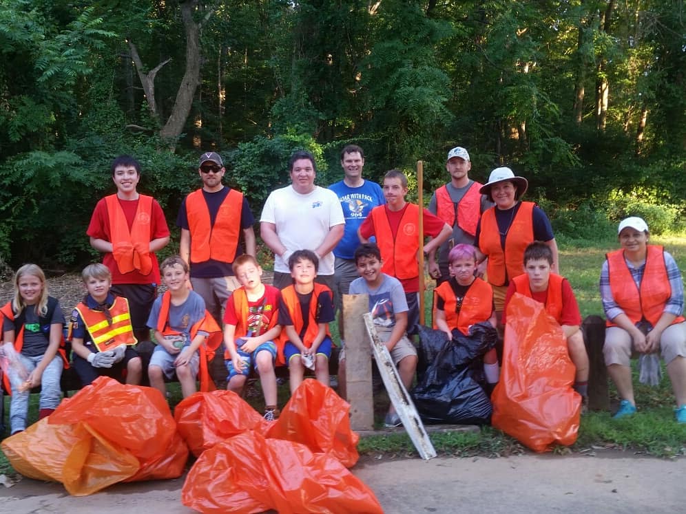 CubScoutPack964's tweet photo. Giving it out to our #CubScouts & families for showing up to serve today and the impotence of enforcing @leavenotrace #AScoutisHelpful #SummertimeActivity #CommunityService #Conservation @NCACBSA #OccoquanDistrict #EasternPWC https://t.co/zRjgtaV6ZQ https://t.co/FtktbI3yDl