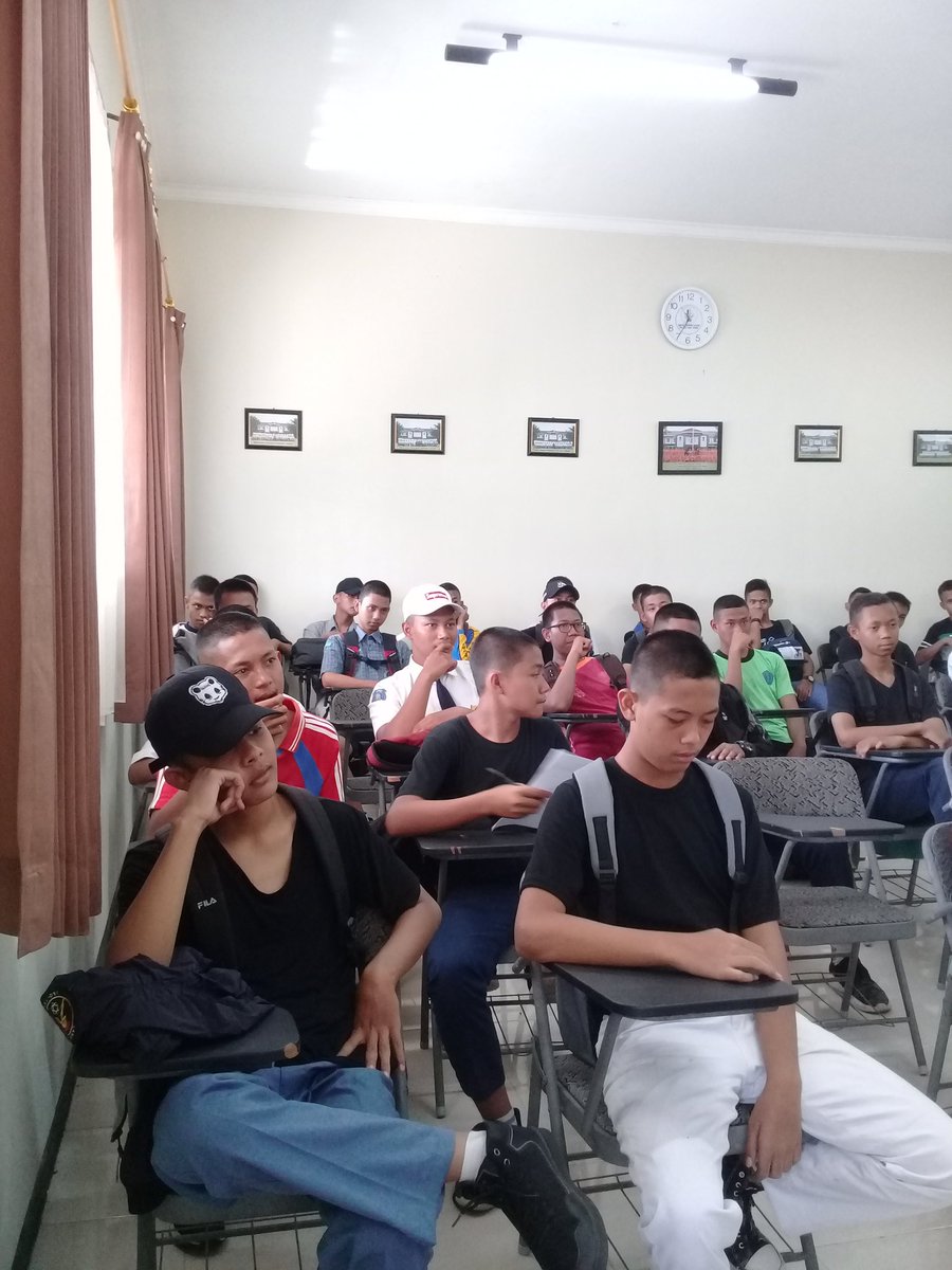 Festacap2021's tweet photo. Selamat pagii lurrr.
Keseruan tim festacap roadshow di SMK DR.SOETOMO CILACAP!🙋
#festacap2018
#Nguriuriora
#Cilacapbercahaya
#Cilacapberbudaya https://t.co/bQvO1o1q2t