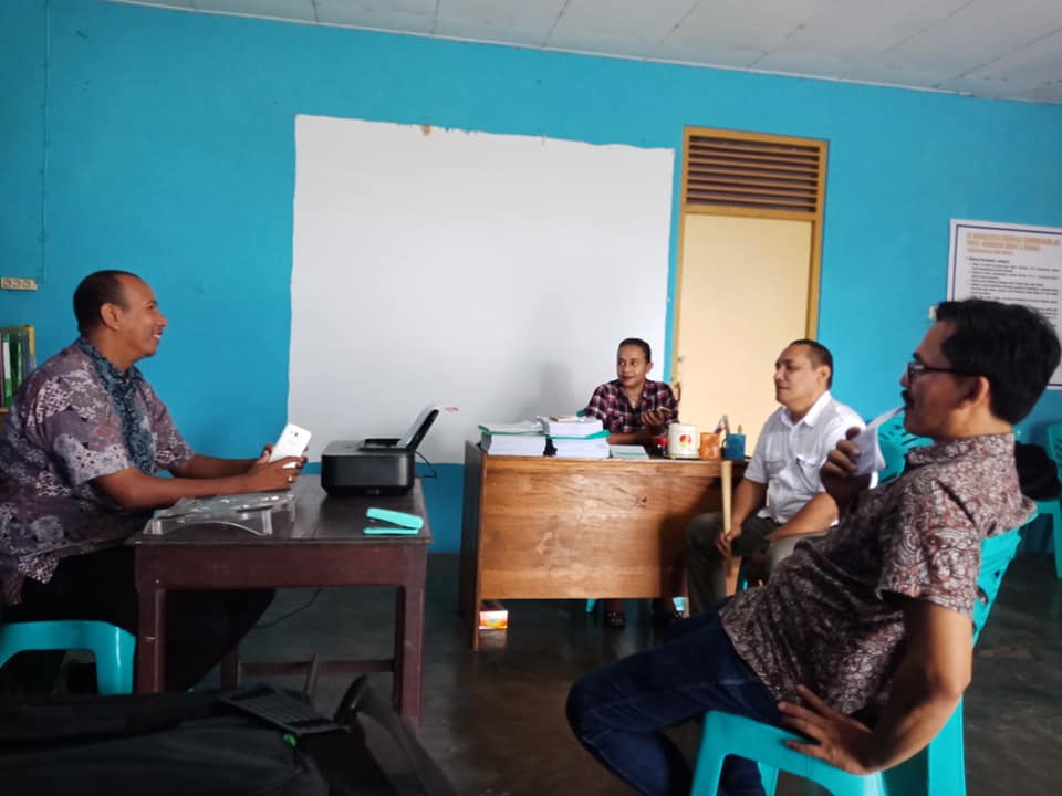 gsc_maluku's tweet photo. Saat kunjungan di Kecamatan Kei Kecil, Kabupaten Maluku Tenggara,  KMN Sp-Pendidikan @PepiPermadi bersama Faskab @Malra_GSC juga melakukan diskusi dengan pengelola dan pendidik PAUD Ohoi Ohoidertawun.
#GSCMaluku
#GSCMalukuTenggara https://t.co/nNS7IS27PL