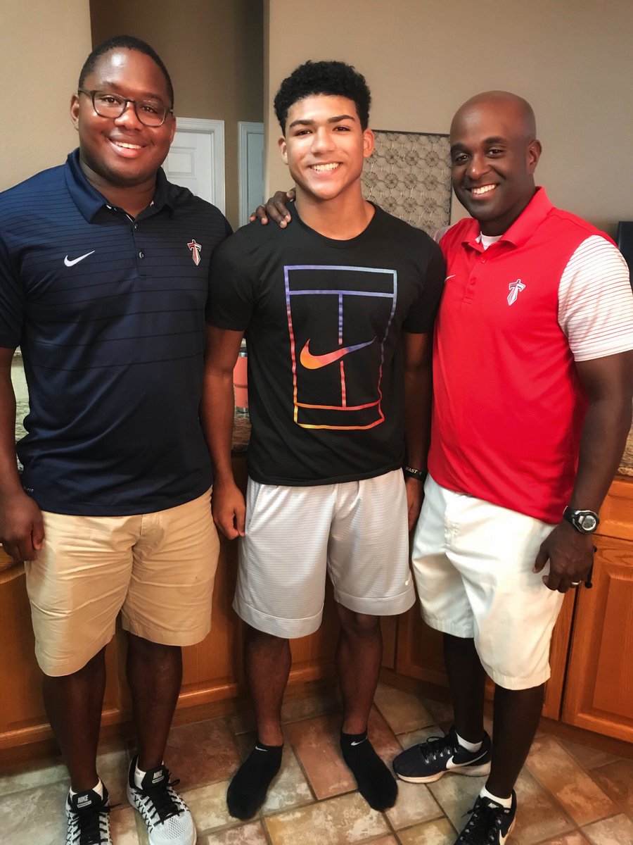 Jax_Marshall25's tweet image. Great talk with Coach Eason and Coach Jackson. #TitanNation #Cen10Pride #1Tim4:12