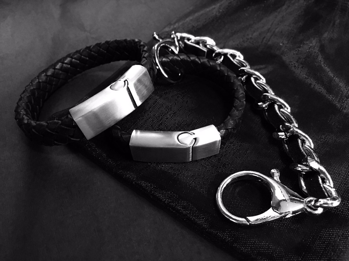 ✨수갑팔찌!✨
세상에서 가장 섹시한 수갑이라고 자부할 수 있습니다 ╰(*´︶`*)╯♡
커플 팔찌로도 사용가능합니다!