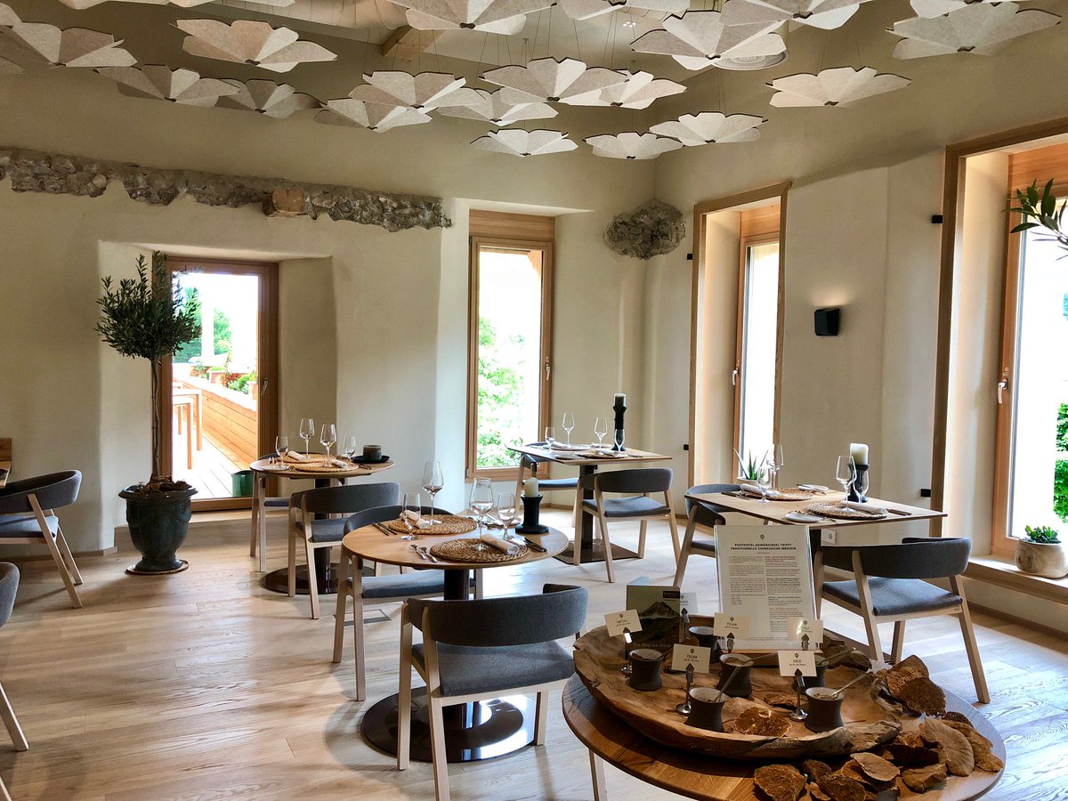 PostAchenkirch's tweet photo. TENZO - Unser neues Gesundheitsrestaurant

Regionale Posthotel-Kulinarik nach 5 Elemente Richtlinien aus der Traditionellen Chinesischen Medizin.
Im neuen à la carte Restaurant freuen wir uns über Tischreservierungen von Hausgästen und auch von Außer-Haus-Gästen. tel 004352466522 https://t.co/XfGx88QAjx