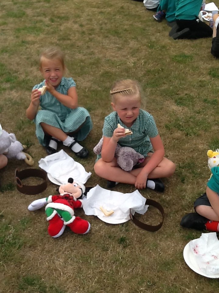 EndikeYear1's tweet photo. If you go down to the woods today beware of... The new year ones enjoying their teddy bear picnic! @endikeprimary @dretnews https://t.co/yKWbrUuUrL