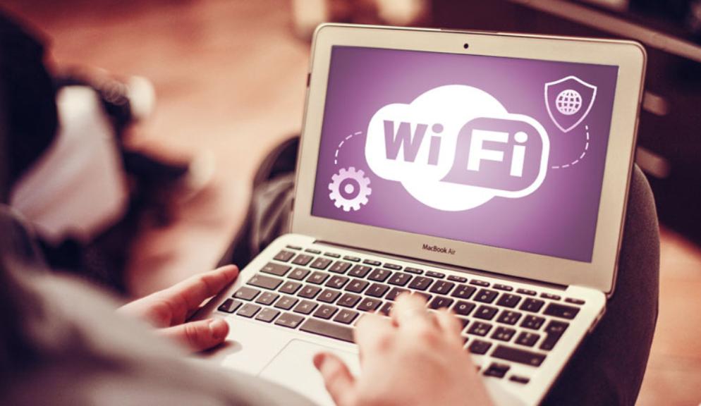 westelecom's tweet photo. Специалисты не рекомендуют без крайней необходимости пользоваться общественным #WiFi. Здесь подстерегает множество неприятных сюрпризов. В бесплатных сетях хакерам легко добраться до ваших Е-mail  и их паролей. Одной из самых опасных угроз является перехват информации.
#интернет https://t.co/E6HpLyZsla