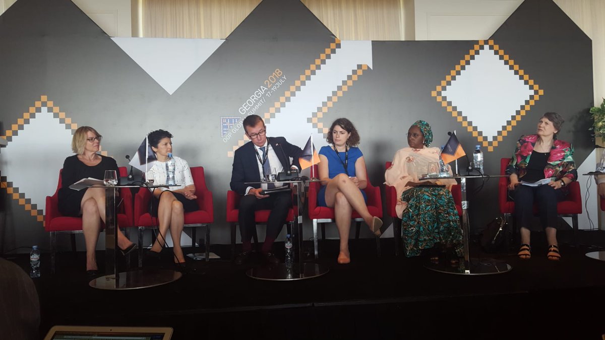 transparencia_e's tweet photo. "Cuando una mujer recibe 1$ entrega 90 céntimos a su familia, mientras que un hombre entrega 33 céntimos". Algunos de los datos ofrecidos en Panel sobre la #IgualdadDeGénero en la Cumbre de la #OGPGeorgia #GobiernoAbierto https://t.co/tdNgVd72nE