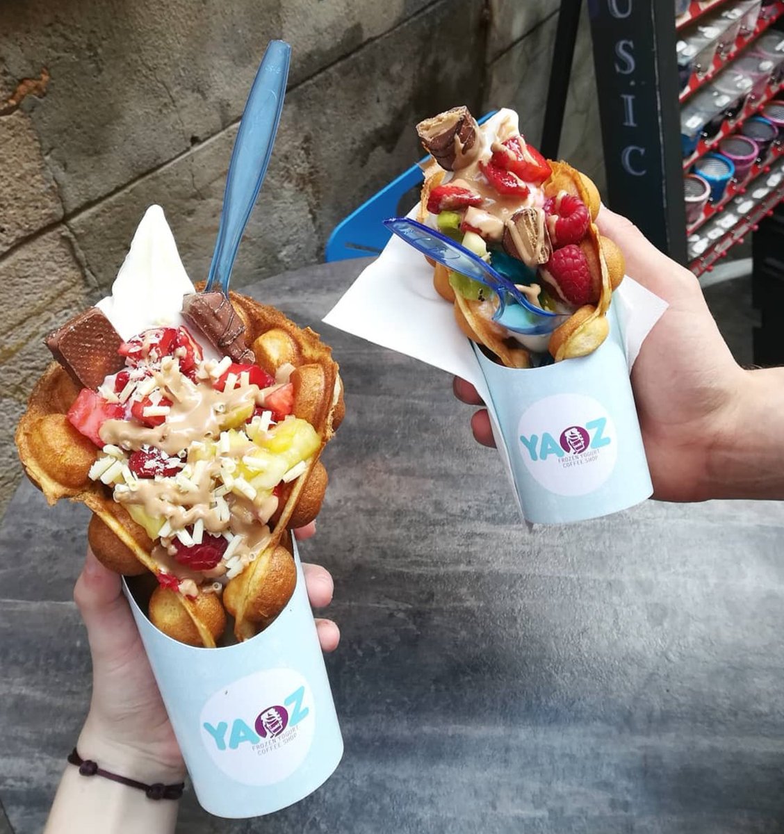 Yaoz_Officiel's tweet photo. 🍧La #bubblegaufre de #LauraPrivas lors de sa venue chez @Yaoz_Officiel #Lyon #StJean !
https://t.co/lvyL0uVAXx ...
#leplaisiraporteedemains #yaoz #GLACE #FrozenYogurt #icecream #gourmandise #Food #yummy #healthy #HealthyFood #toppings #bubblewaffle #drink #Lyon5 https://t.co/qOEtV5cK1W
