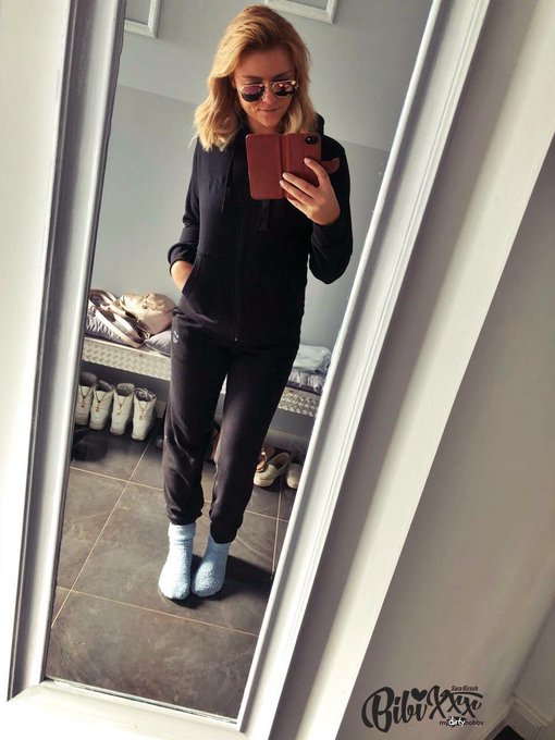 gleich gehts ans Wasser... Hmm muss nur noch das passende Outfit her.. Was meint ihr?? Bikini oder nackt<a href="/tag/blonde"class="tags"><span>#blonde</span></a><a href="/tag/nude"class="tags"><span>#nude</span></a><a href="/tag/mydirtyhobby"class="tags"><span>#mydirtyhobby</span></a><a href="/tag/sexybikini"class="tags"><span>#sexybikini</span></a><a href="/tag/bibi"class="tags"><span>#bibi</span></a>