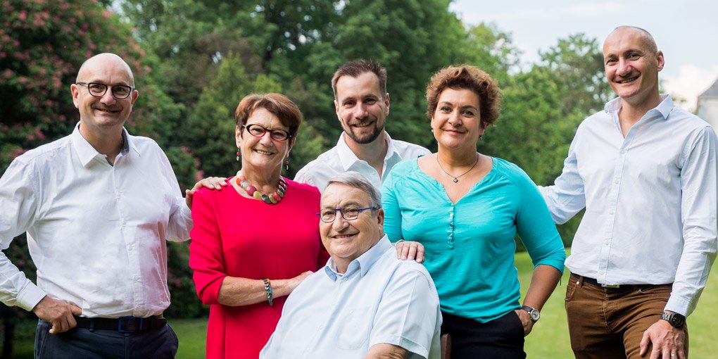 GautierFrance's tweet photo. Dominique Soulard, notre président, récompensé pour ses 50 ans de passion et d'audace au sein de l'entreprise ! Il a reçu hier l'insigne de Chevalier dans l’Ordre national du Mérite. https://t.co/AOvgZoKONa  #meublesgautier #madeinfrance #vendée #madeinvendée #industrie https://t.co/DEniY9H5yy