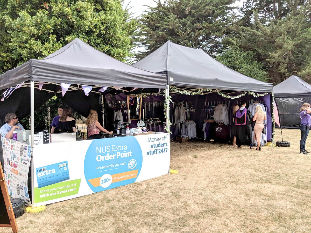 uopalumni's tweet photo. Graduating today? Head down to Ravelin Park after your ceremony where you can purchase merchandise from the SU and have fun in our photo booth. #uopgrad18 https://t.co/z8af7yGOck