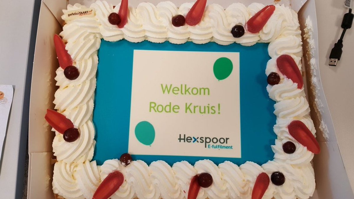 JoVlas's tweet photo. Bedankt voor de taart @Hexspoor_e en op een mooie samenwerking! https://t.co/Wq3kK2grO0