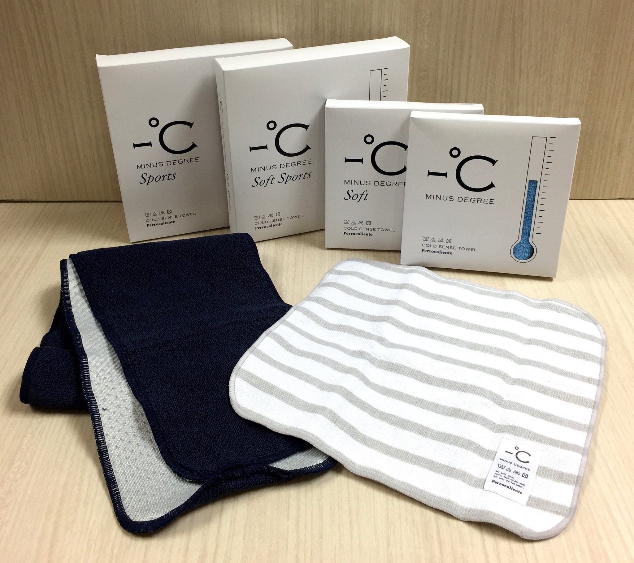 横浜ロフト 話題の冷感タオル Minusdegree マイナスディグリー は裏地に接触冷感素材 ゼロクール を使用 濡らすことで 裏地の接触冷感機能が発揮 温まってもタオルを振って風を当てると冷たさが戻る 暑いこの季節やスポーツの際に大活躍