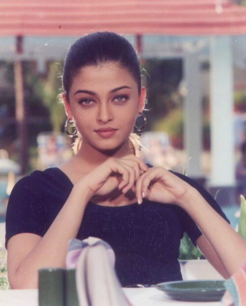 Aishwarya Rai Bachchan hot photo | iiQ8 Indian Beautiful Actress