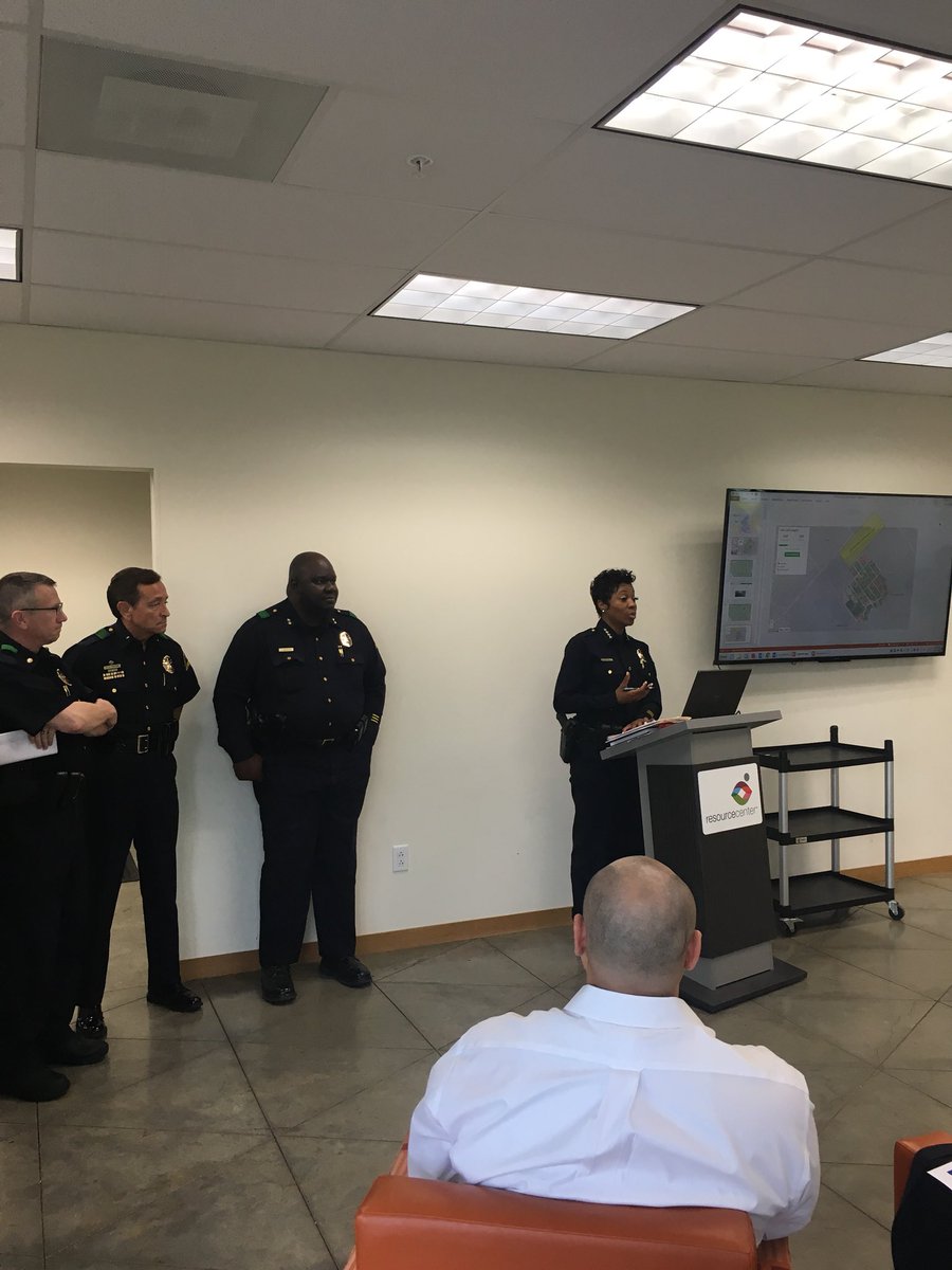 DPDNWNPO's tweet image. Great turn out for tonight’s Maple Lawn Crime Watch! @ChiefHallDPD @DPDMajorG