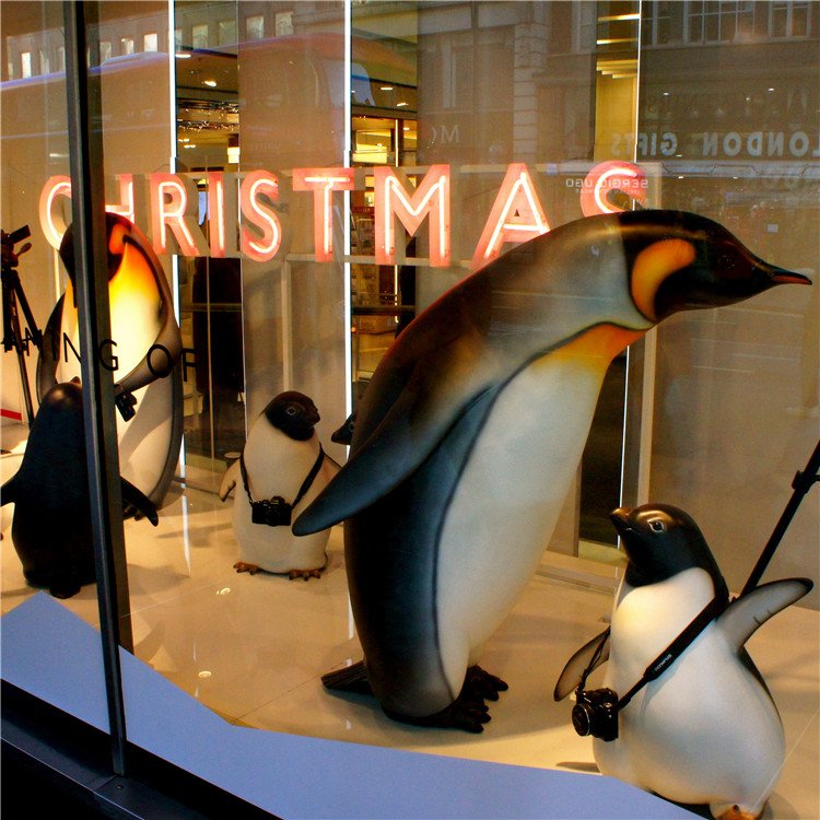 anne_annelin's tweet image. They are adorable window display design.#windowdisplaydesign #windowinspiration #windowdisplayprop #retailshopwindow #visualmerchandising