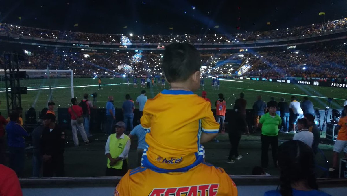 esantoslugo's tweet photo. No lo heredo , nació #Tigre
#graciasDA11 #Grac1asDam1an @DamianAl11 @TigresOficial
#DespedidaIncomparable #Show #Espectacular o como @PatonGuzman ? https://t.co/N65S60s9Yu