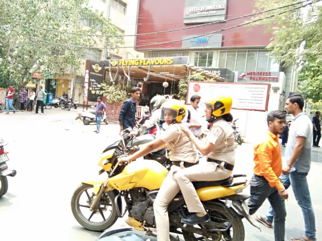 DCPSouthDelhi's tweet photo. "All Women Patrolling Squad" #SouthDistrict @DelhiPolice working to #reclaimpublicspaces &amp; instill sense of safety to women on Delhi roads/streets &amp; markets and pulling down the #crime graph against women 
#Knightingales https://t.co/RfYq5uWNVo