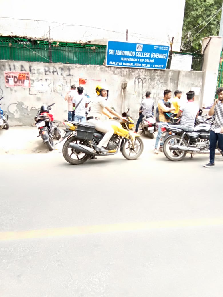 DCPSouthDelhi's tweet photo. "All Women Patrolling Squad" #SouthDistrict @DelhiPolice working to #reclaimpublicspaces &amp; instill sense of safety to women on Delhi roads/streets &amp; markets and pulling down the #crime graph against women 
#Knightingales https://t.co/RfYq5uWNVo