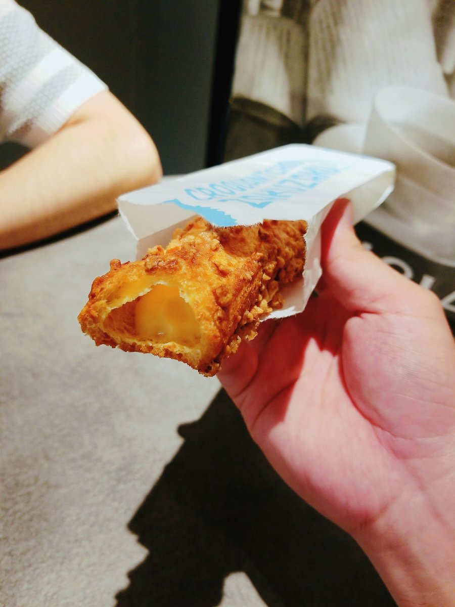 libolcall's tweet image. たこ焼きと大阪ルクア‼
ザクザクシュー
旨い🍴😆✨