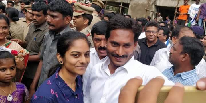 Deepakreddysun1's tweet photo. కాకినాడ, మాధవనగర్ నుండి ప్రారంభమైన 216వ రోజు ప్రజాసంకల్ప యాత్ర.
#PrajaSankalpaYatra https://t.co/G4Z3v2wH02