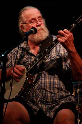 39daysofJuly's tweet photo. Check here for all the details for tomorrow night's 6:00 p.m. performance by Chuck McCandless and his family https://t.co/f9Eav1k61Y  It's going to be a dilly.  We also have the Drum Circle on the City Square Stage at 7 p.m. Nothing but great vibes downtown at the #39daysofjuly https://t.co/l7qSA2uIvP