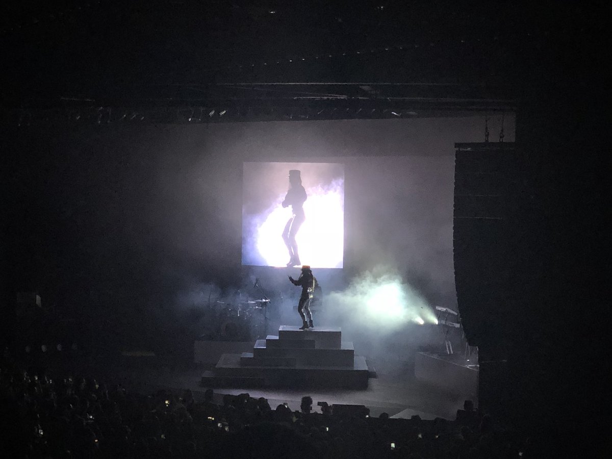 FitFlyFellow's tweet image. Finally got a chance to experience @JanelleMonae LIVE tonight for the #DirtyComputerTour at the @HULU Theater at MSG and she such a phenomenal artist and entertainer. If you haven’t seen her on tour yet, this is a must! 💖