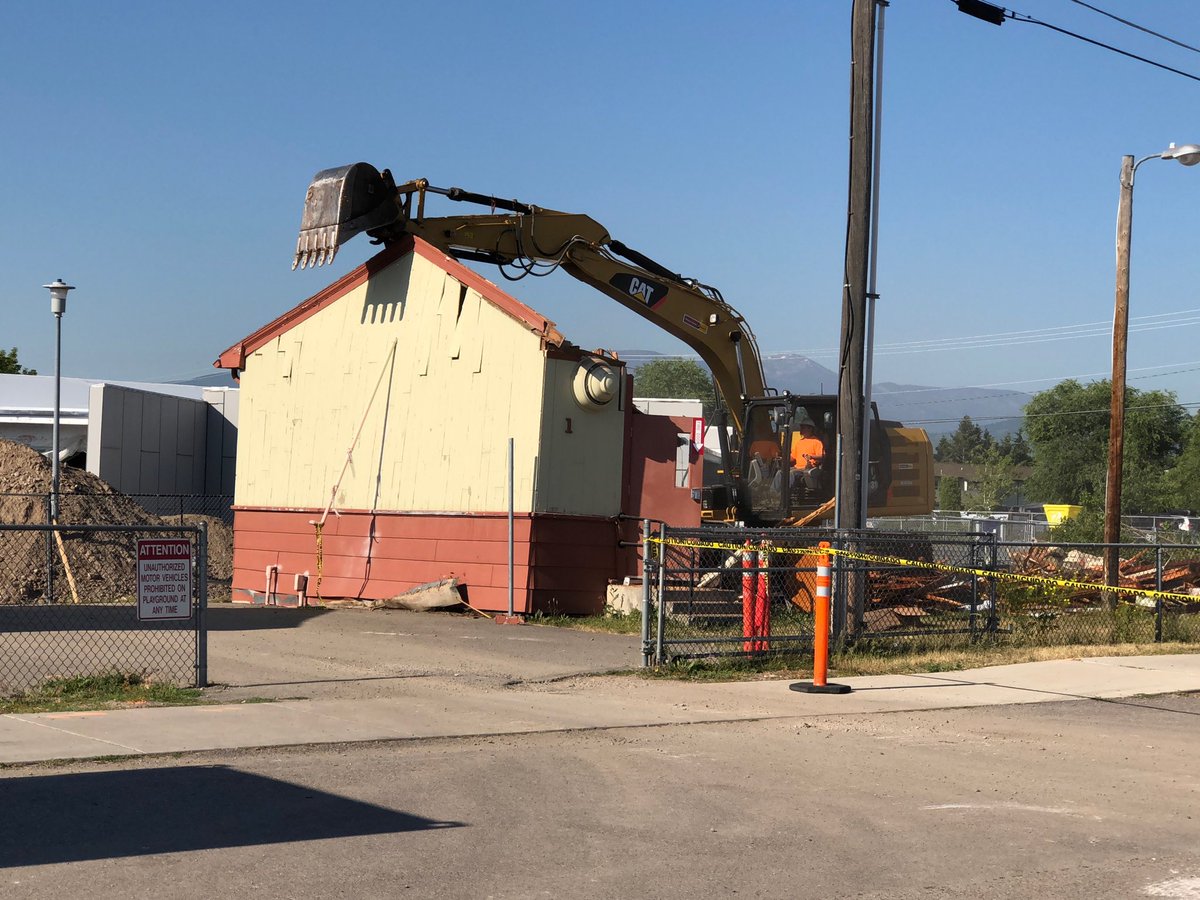 MarkThane's tweet photo. The 40+ year old “temporary” classroom annexes at Russell School came down today. Six new permanent classrooms will open in August. #MCPS #RussellSchool #Smartschools2020 https://t.co/Ro61gaqk1w