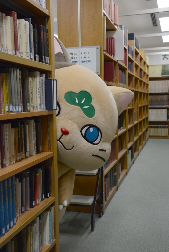 ねこ松 二松學舍公式キャラクター Twitterren Nhkbsプレミアム シリーズ深読み読書会 横溝正史の集大成 悪魔の手毬唄 で本学所蔵の横溝正史旧蔵資料が紹介されるニャ 国文学科 山口直孝教授も登場するから ぜひ見てニャ 放送予定 7月21日 土 22 30 ねこ松 二松學舍公式キャラクター Twitterren Nhkbsプレミアム シリーズ深読み読書会 横溝正史の集大成 悪魔の手毬唄 で本学所蔵の横溝正史旧蔵資料が紹介されるニャ 国文学科 山口直孝教授も登場するから ぜひ見てニャ 放送予定 7月21日 土 22 30