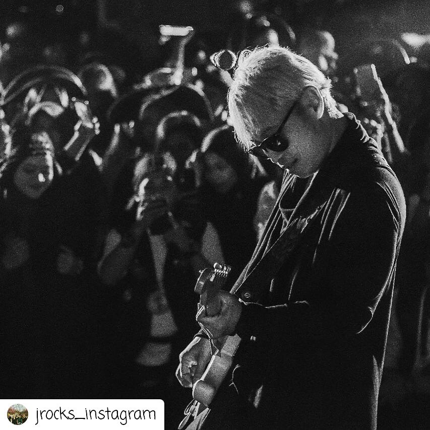 vinityindonesia's tweet photo. Selamat ulang tahun @imaninejrocksofficial
#vinity #vinityid #vinityindonesia
#Repost @JROCKS1spirit
Happy Birthday vokalis kebanggaan.. IMAN.. Semoga selalu dalam lindungan Nya.. Amieeen... ❤️❤️❤️.
.
#imanjrocksbirthday
#1spirit https://t.co/t6sG2i0y1y