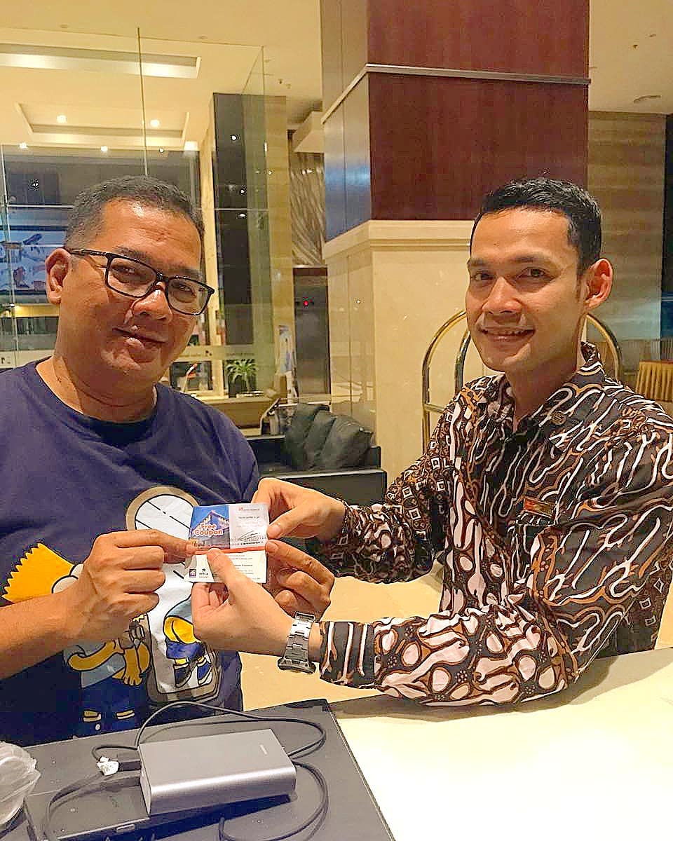 Congratulations to our super lucky guest, Mr. Ertanto Ari Wibowo, 
to win 2 days 1 night free stay coupon from our lucky draw in Swiss-Belhotel Harbour Bay Batam !

#swissbelhotelharbourbay #batampromotion #batamluckydraw #swissbelhotel