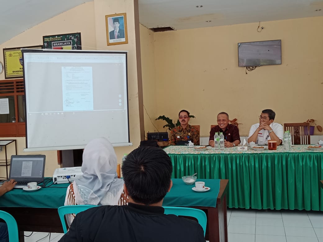Kpanyar_Smart's tweet photo. Kunker Monitoring Kerukunan Bangsa Deputi VI/Kesbang @PolhukamRI Bapak Arief P Moekiyat d @Kpanyar_Smart @AzwarAnas_A3 @DPMdanDesa_BWI @kec_glagah @BanyuwangiKab https://t.co/9QN2EulVrs